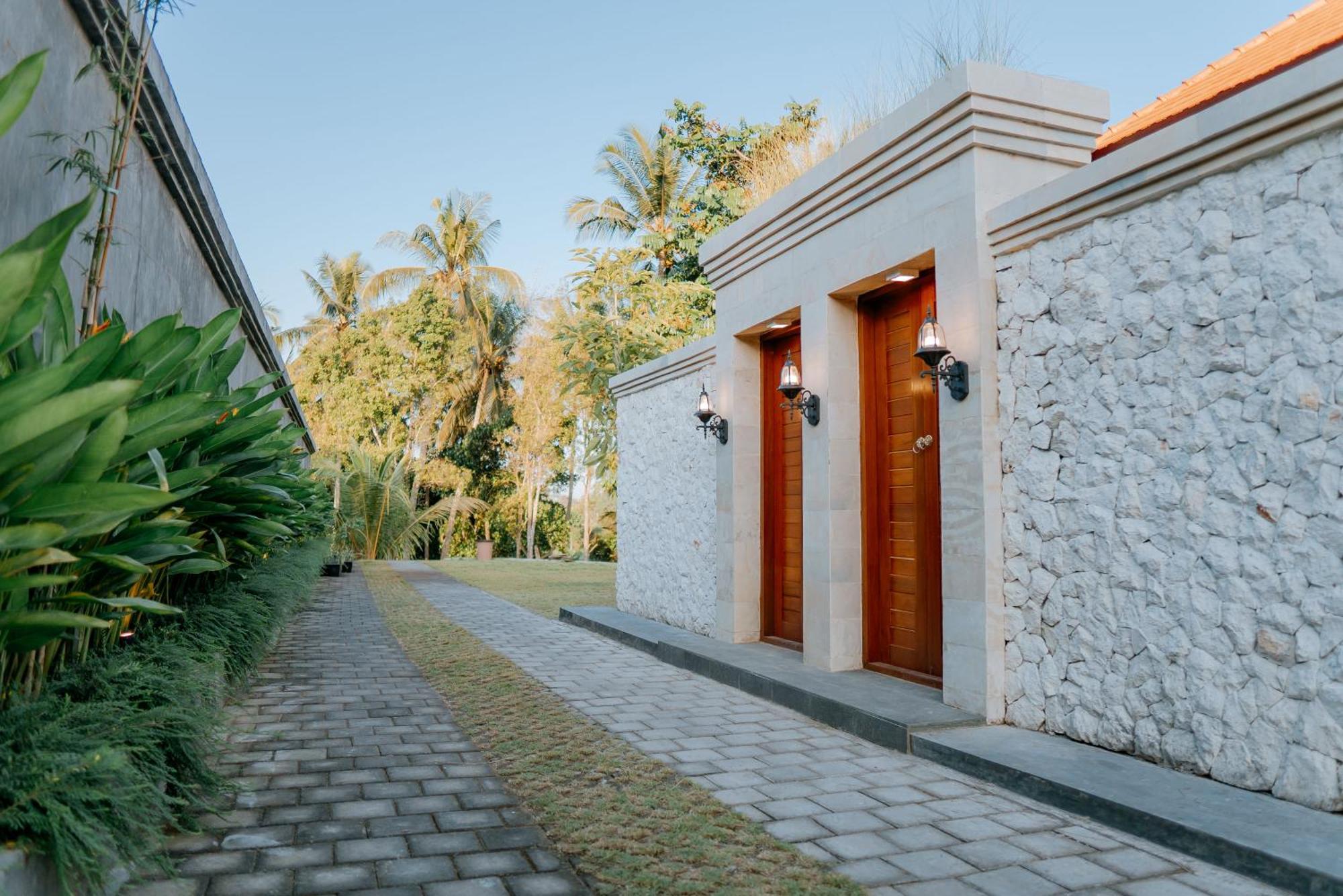 Bali Made Escape Hotel กีอันยาร์ ภายนอก รูปภาพ