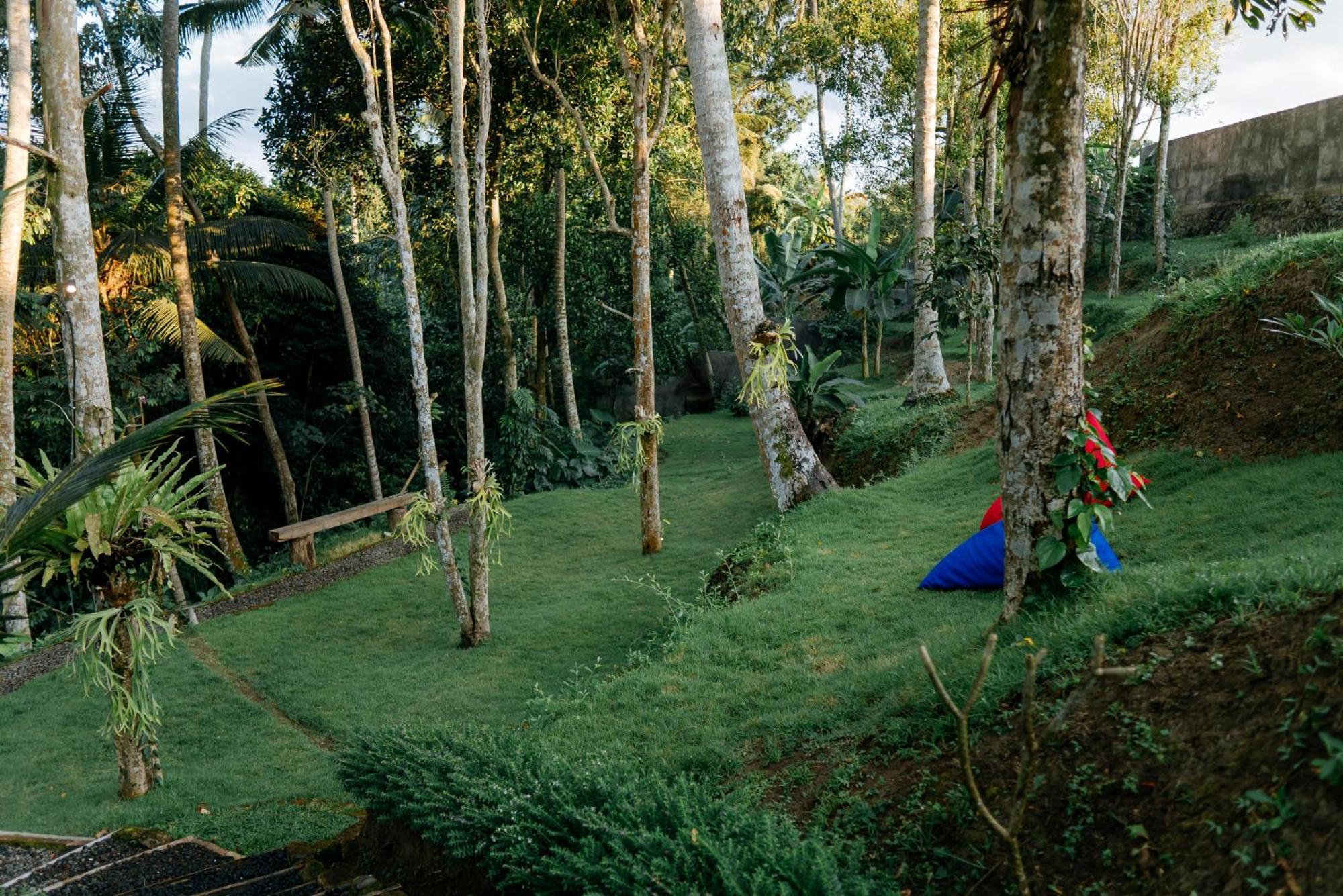 Bali Made Escape Hotel กีอันยาร์ ภายนอก รูปภาพ