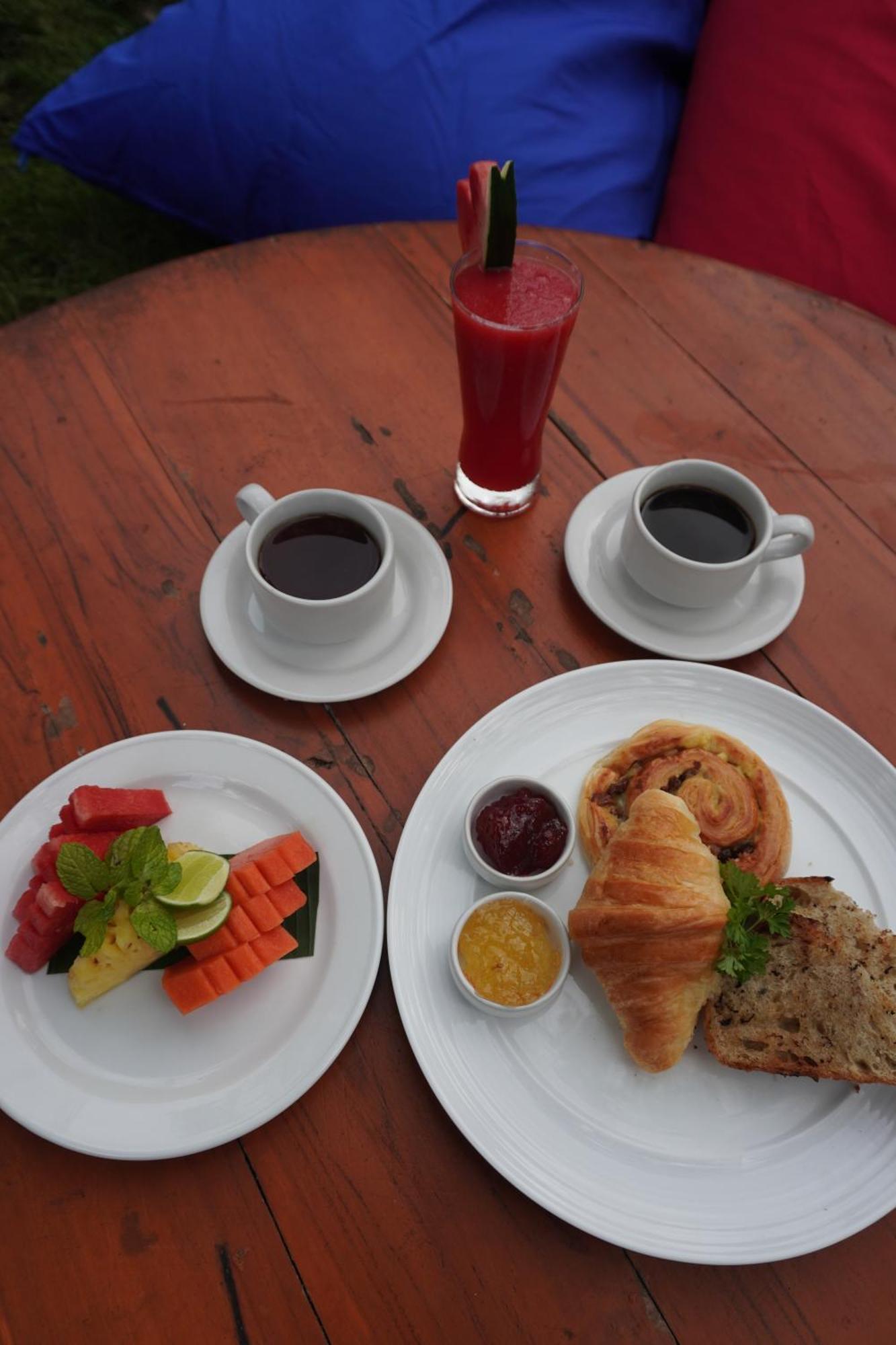 Bali Made Escape Hotel กีอันยาร์ ภายนอก รูปภาพ